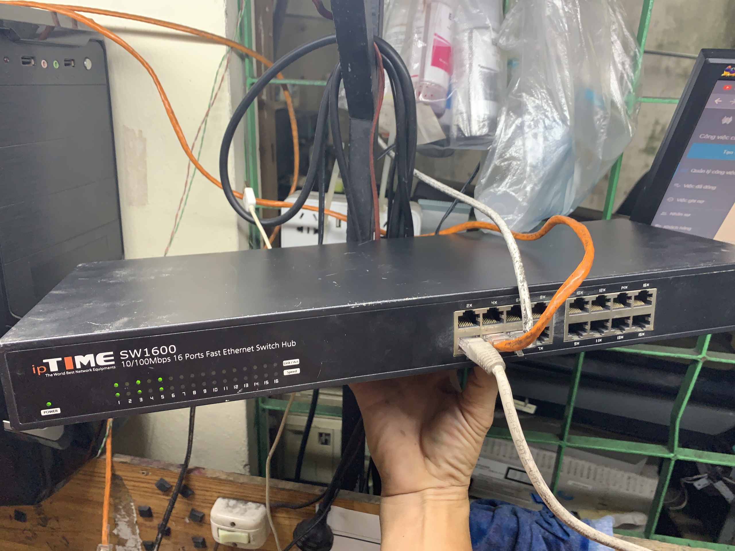 bộ chia cổng mạng HUB 16 và 24 cổng bền sắt chắc USED