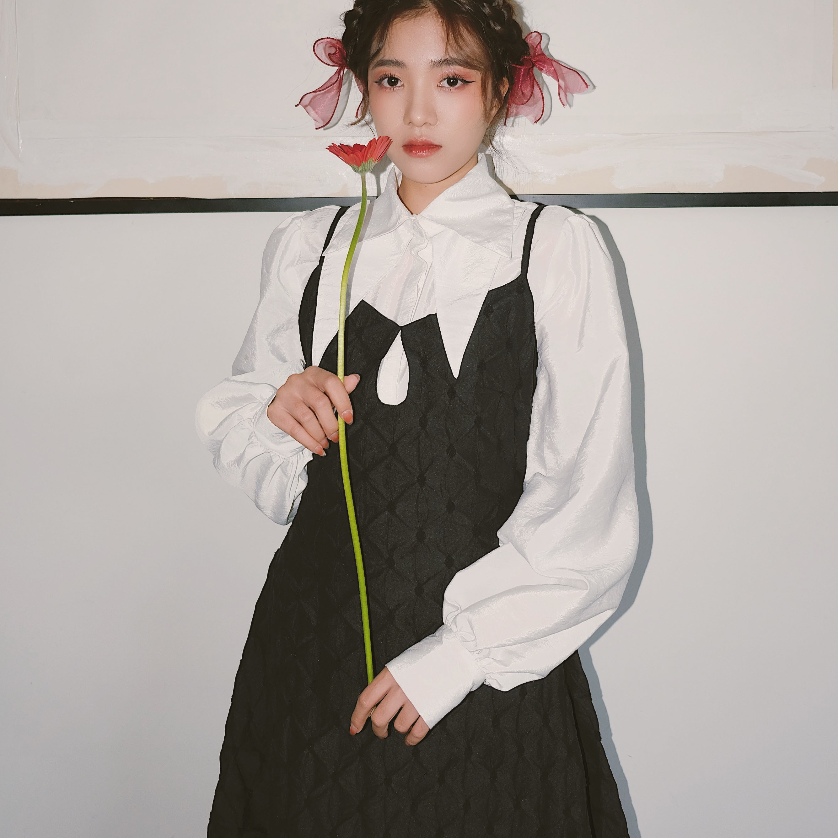 INTO.EIGHT | Đầm đen vải gấm cắt giọt nước INTO.EIGHT thiết kế (Dainty Dress)