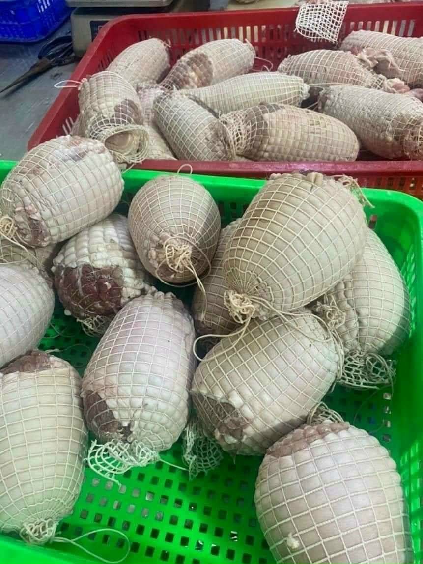 Bắp giò heo rút xương bó chỉ 1kg (giao tphcm)
