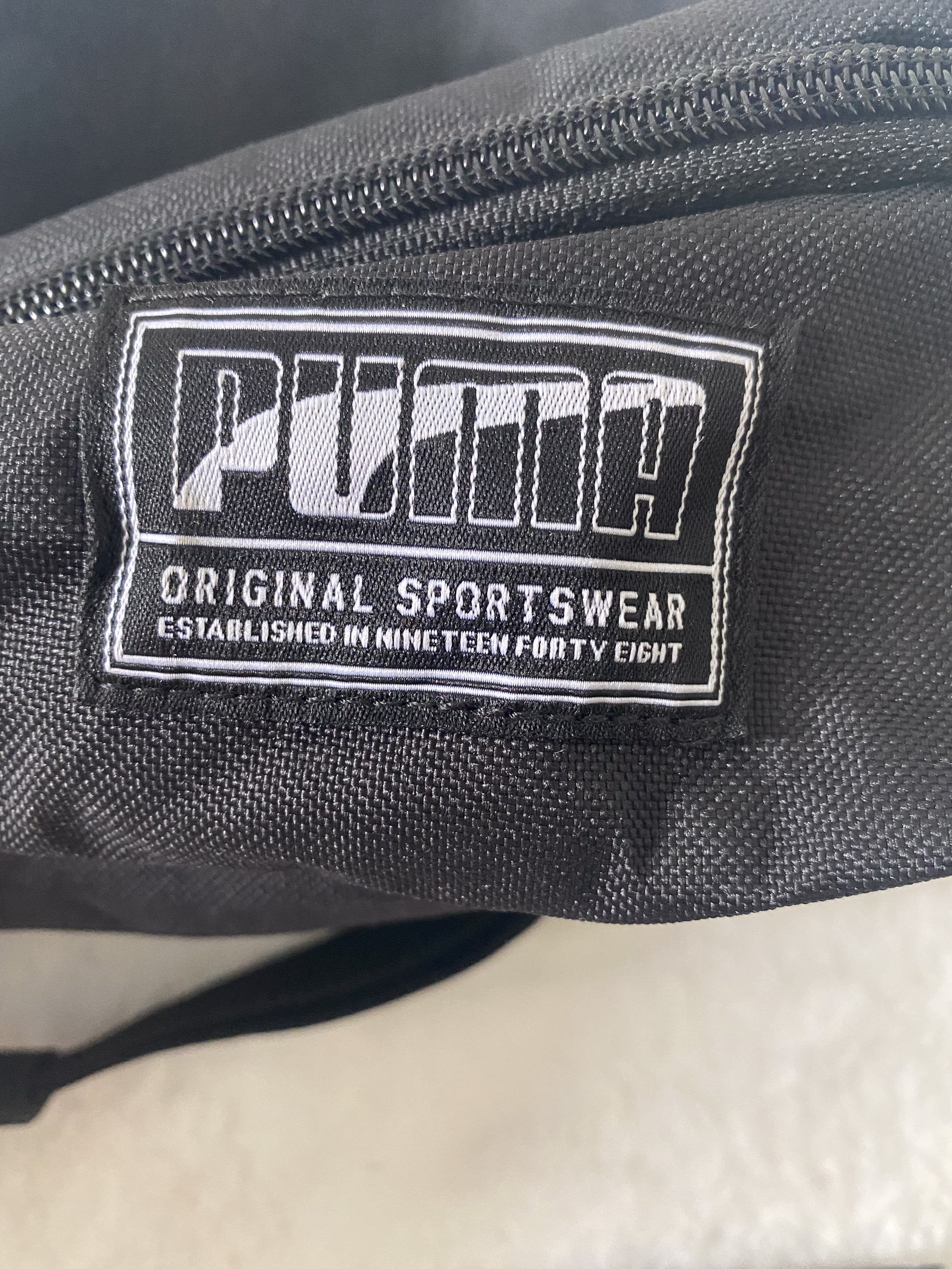 Túi đeo hông/đeo chéo Puma đen xuất nhật