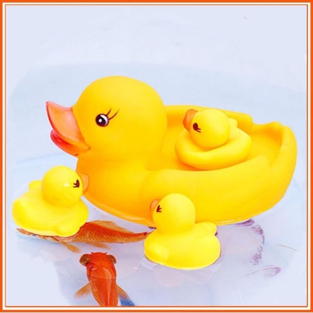 Đàn vịt thả bồn tắm cho bé bóp kêu chip chip