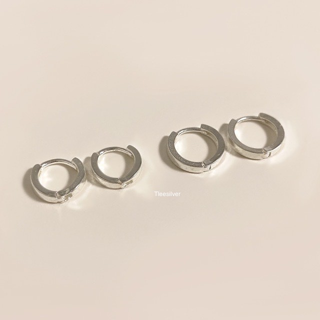Khuyên tai bạc Tlee, Bông tai tròn trơn chốt bấm bản vuông - TleeJewelry B0297