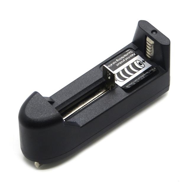Sạc pin Ultrafire (đơn) 18650