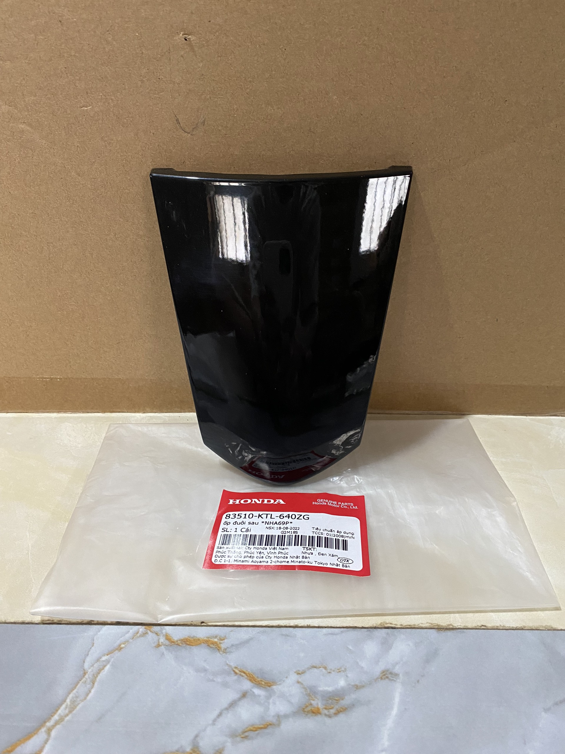 Ốp đuôi sau Wave S 100, Wave cá, Wave Alpha 100 màu đen *NHA69P* (83510KTL640ZG)