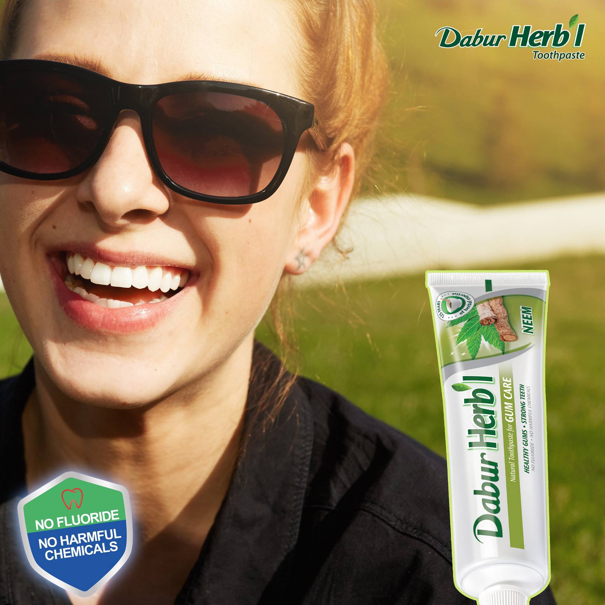 Kem đánh răng Dabur Herbal Toothpaste with Neem 155g