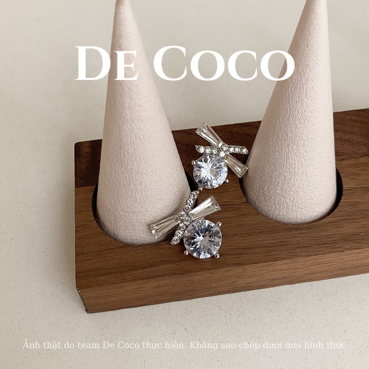 Khuyên tai đính đá Minos De Coco