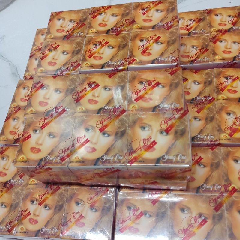 Sỉ nguyên lố 12 hộp kem cô gái tóc xù Thái Lan