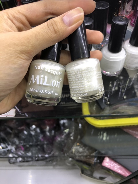 Sơn móng tay màu trắng mau khô