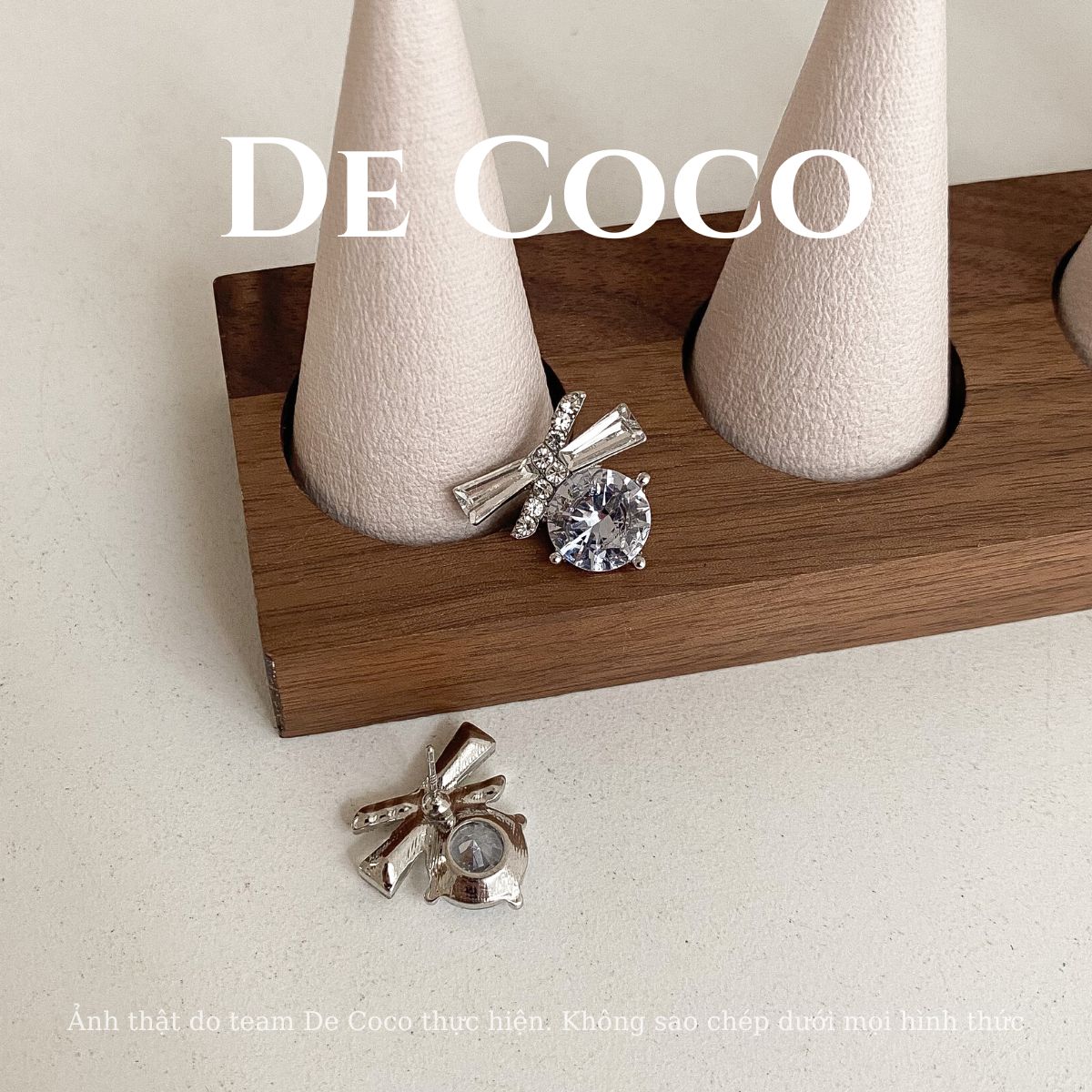 Khuyên tai đính đá Minos De Coco