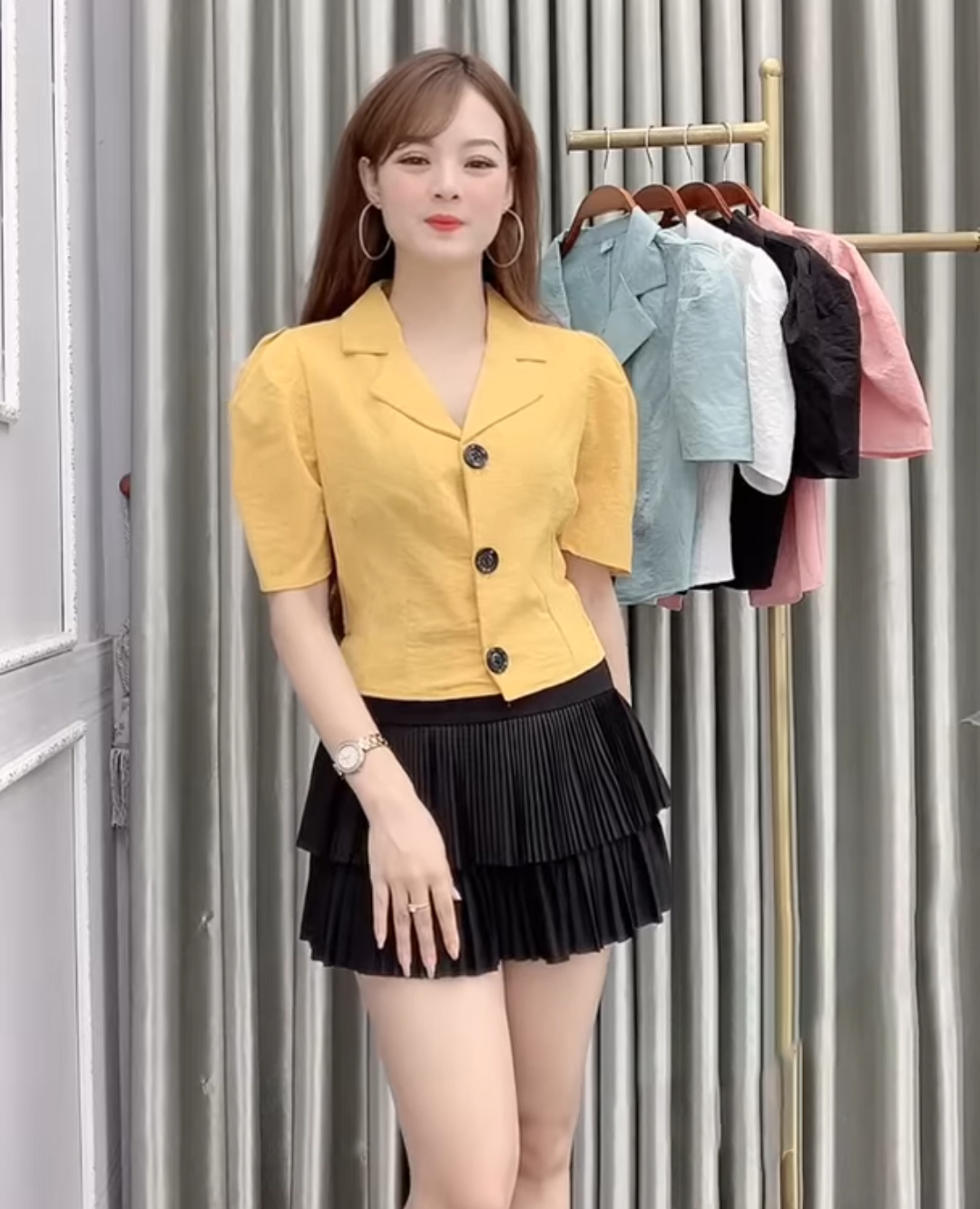 Áo croptop cổ vest phối nút