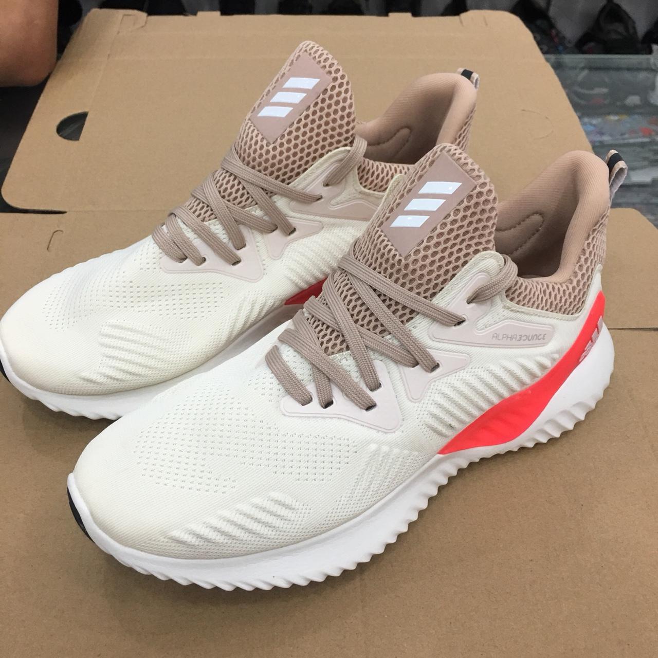 [Tặng móc khóa + tất] Giày Thể Thao Alphabounce Beyond Trắng Kem Má Cam