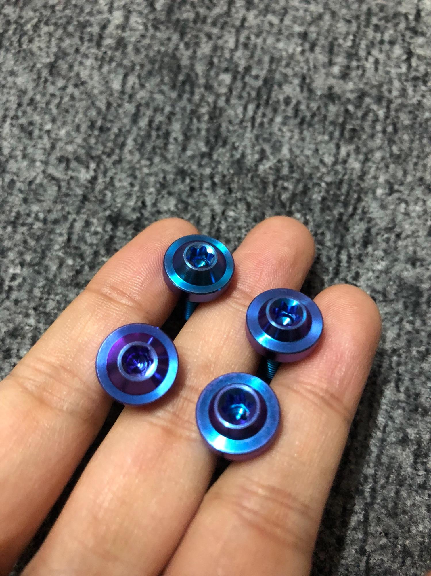HAI CON ÓC GR5 GẮN MẶT ĐỒNG HỒ SONIC CÁC MÀU
