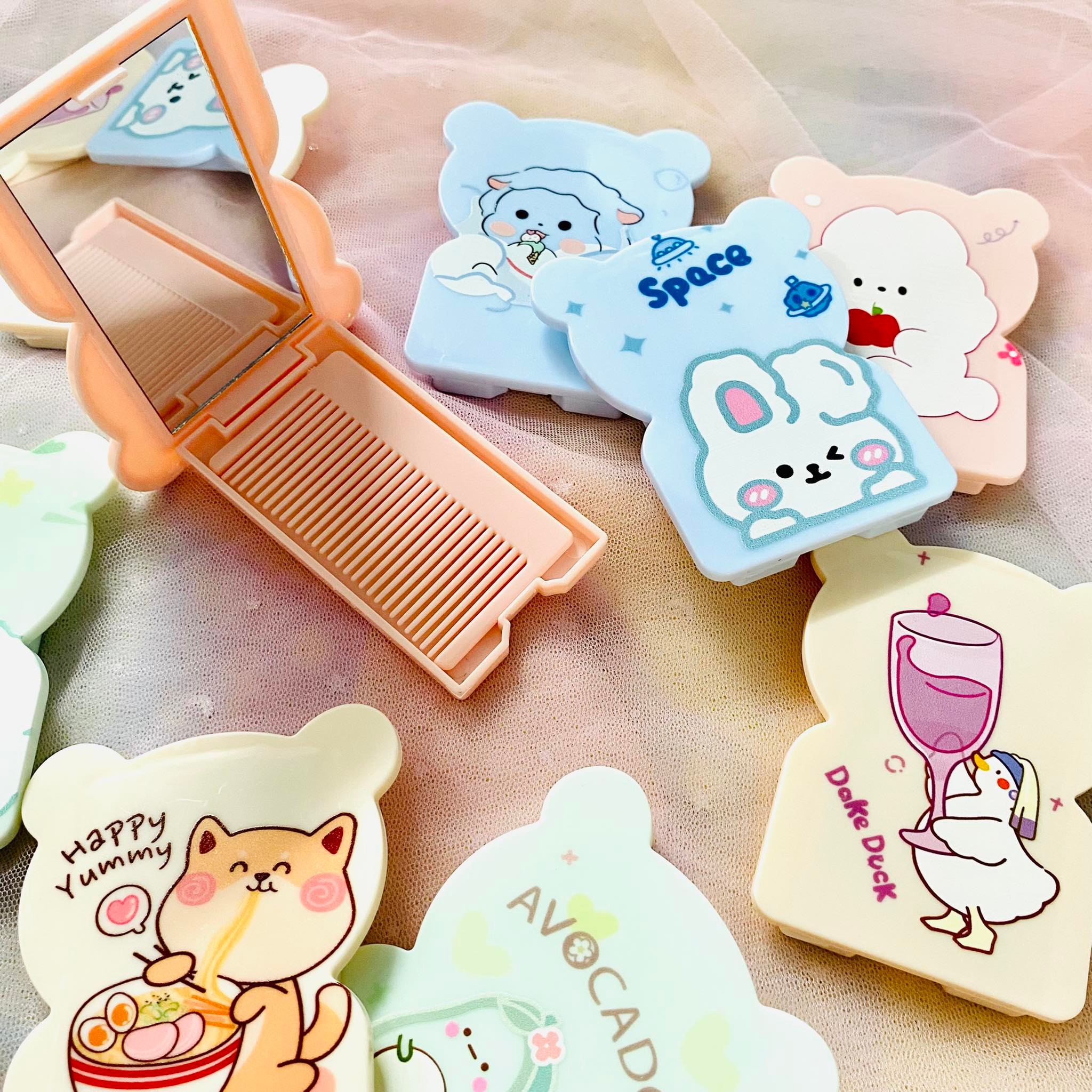 Gương mini cầm tay gấu con mẫu cute giao ngẫu nhiên