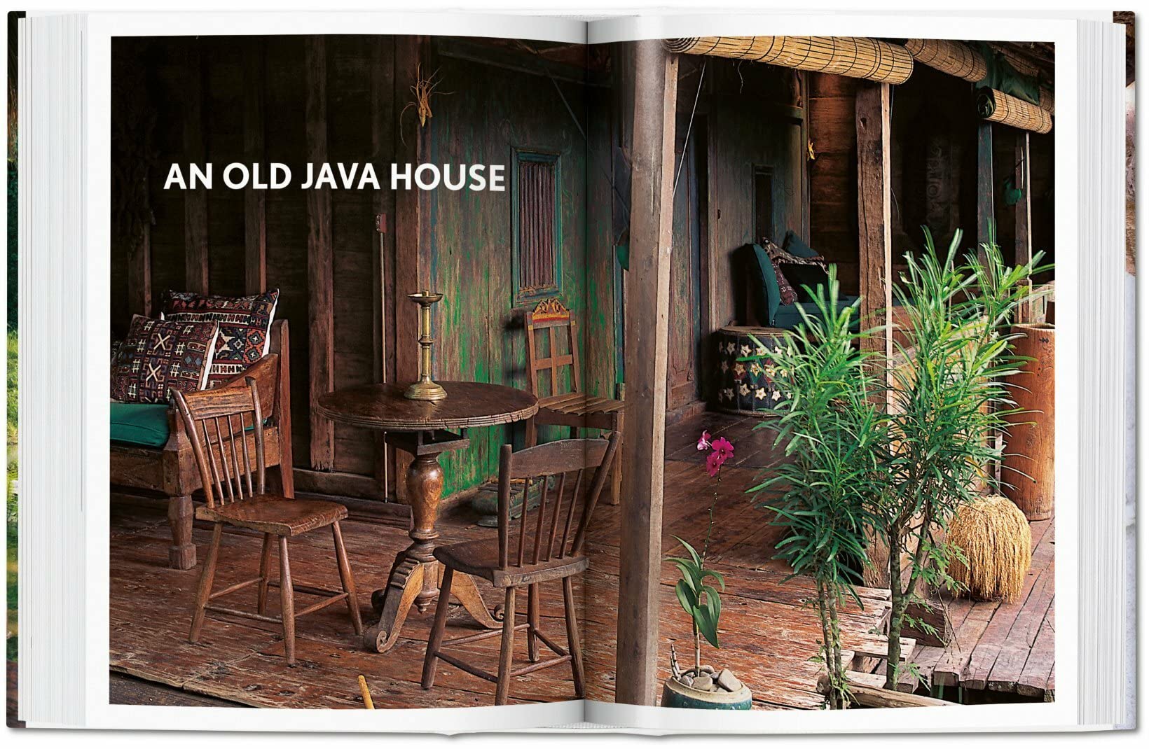 ARTBOOK - SÁCH TIẾNG ANH - Living in Bali. 40th Ed.