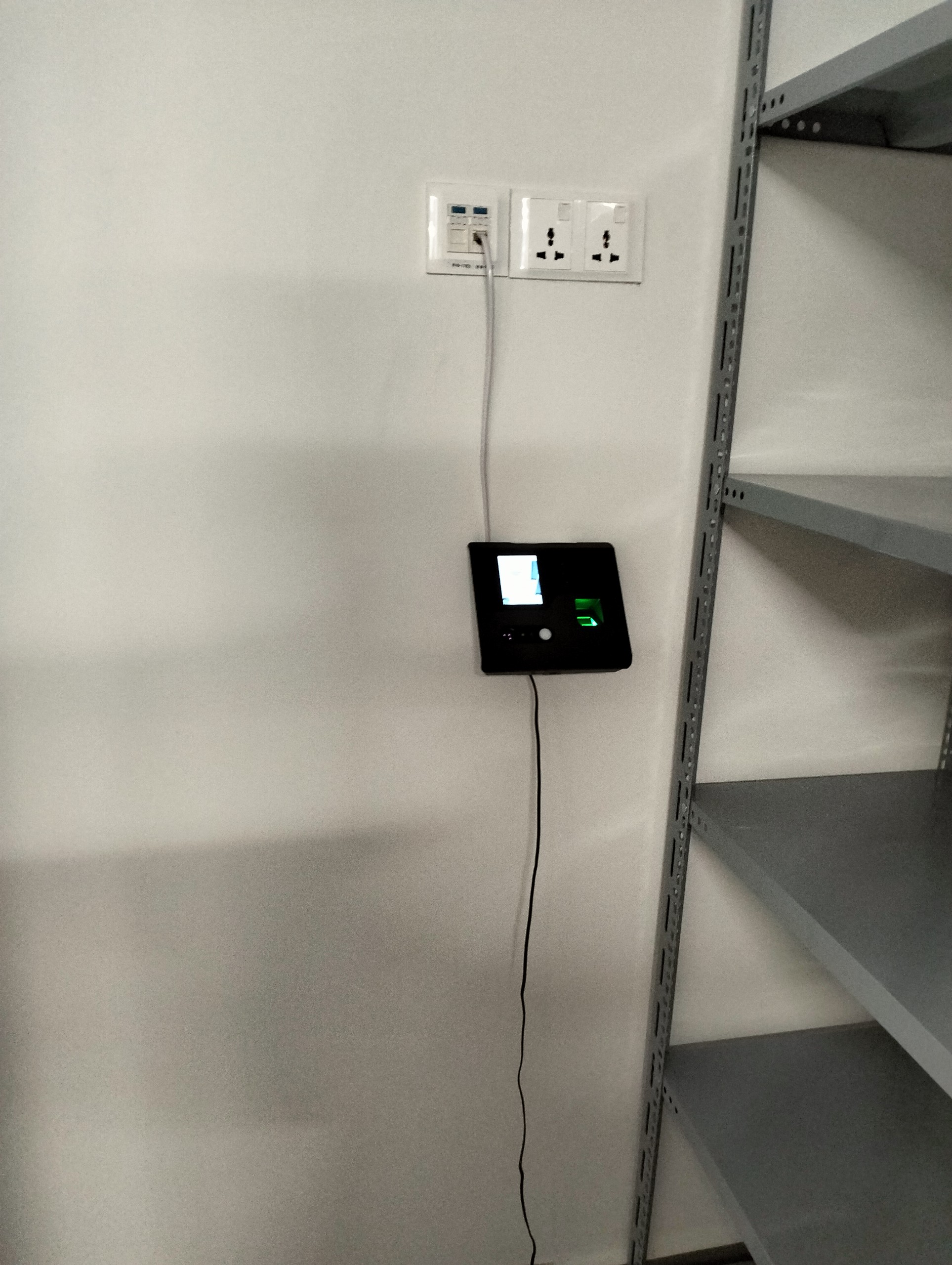 [FA 110] MÁY CHẤM CÔNG KHUÔN MẶT giá rẻ . Phù hợp sử dụng cho ít nhân viên , thao tác đăng ký dễ dàng