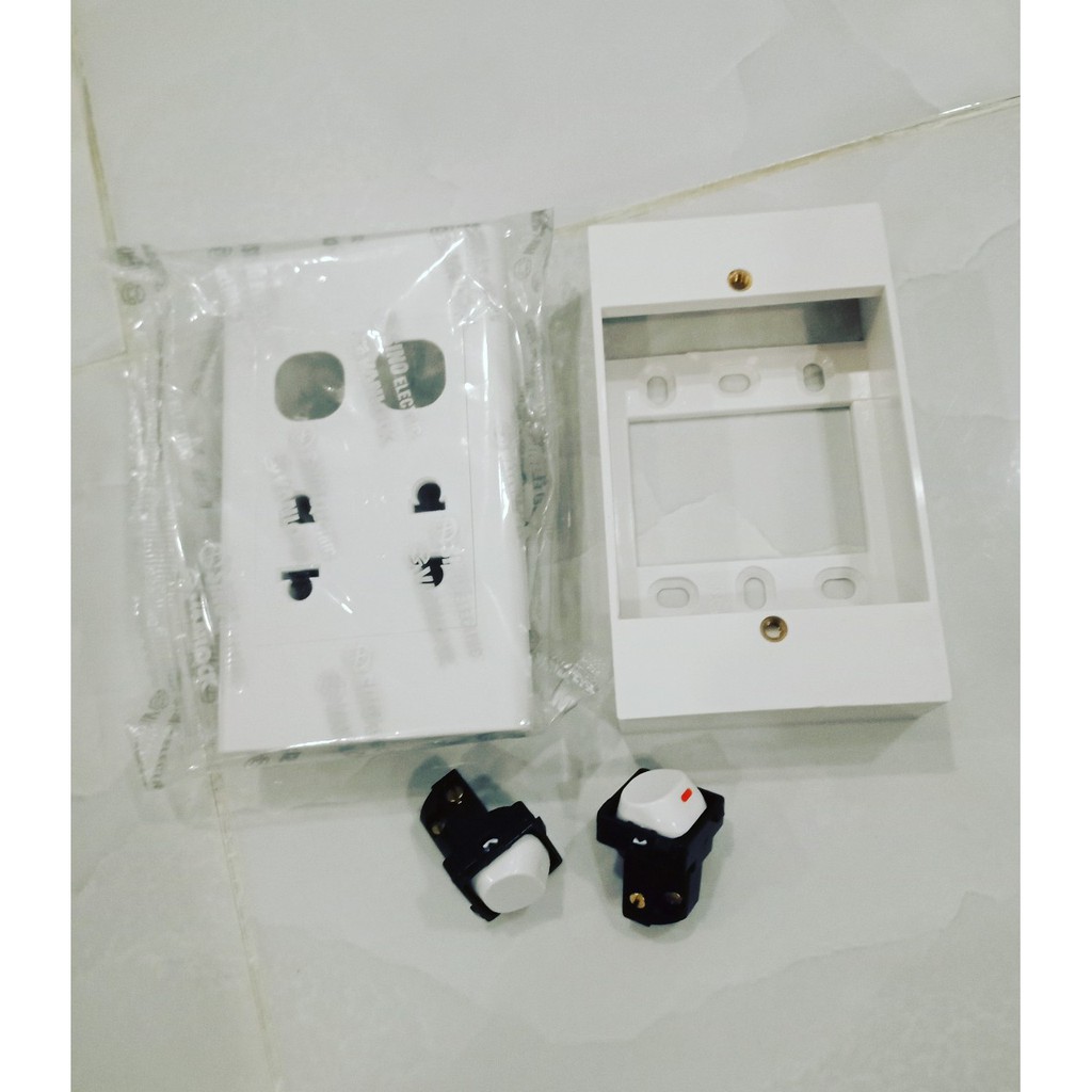 Ổ cắm 2 công tắc 2 lỗ cắm + đế nổi vanlock