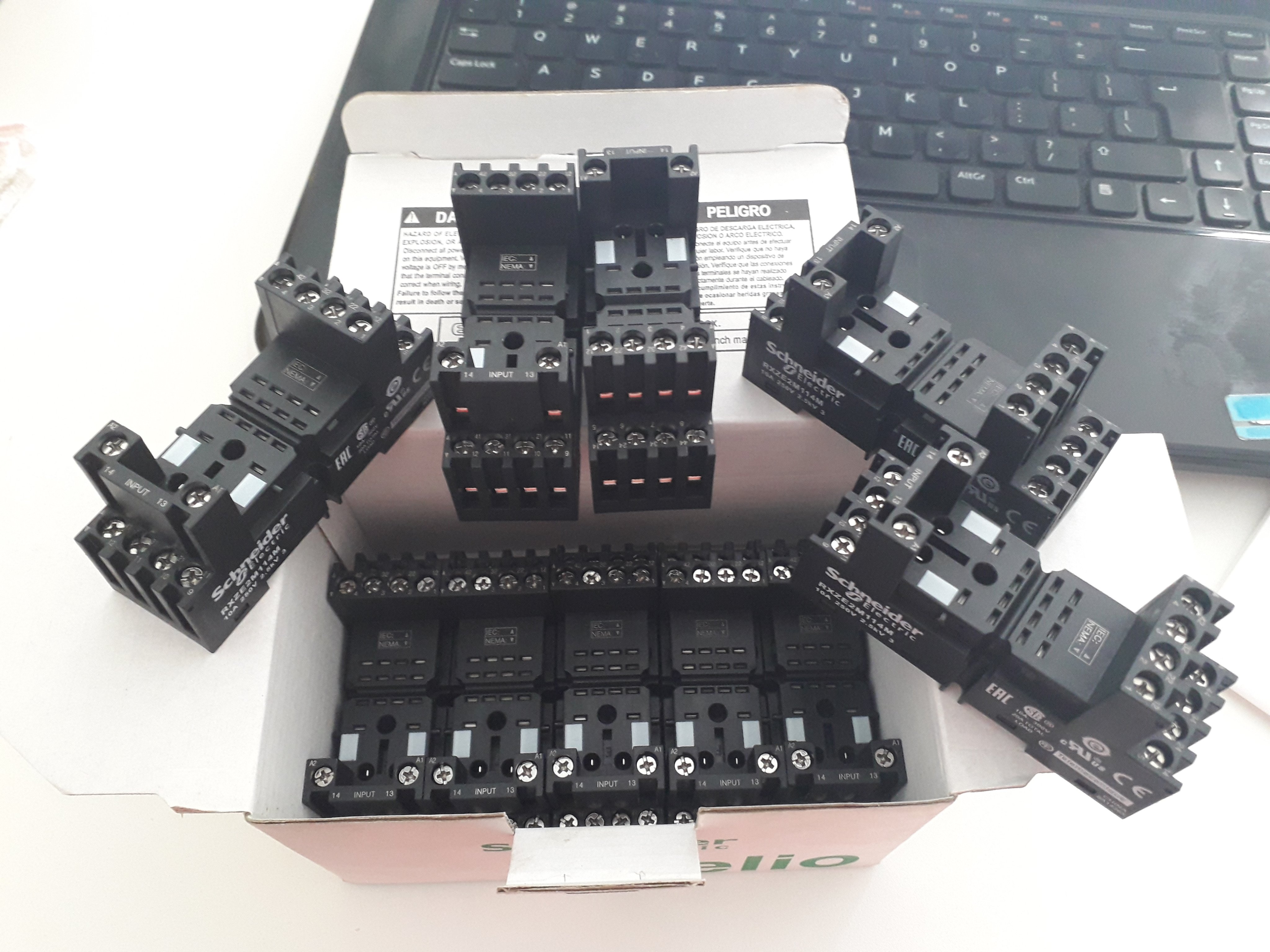 [HCM]Đế rơ le relay RXZE2M114 M  14 chân Schneider