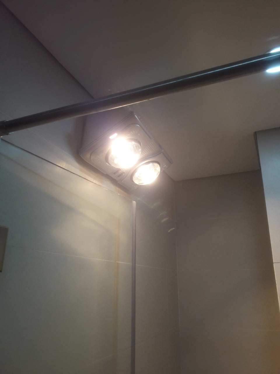 Đèn sưởi nhà tắm 2 bóng Hans H2B
