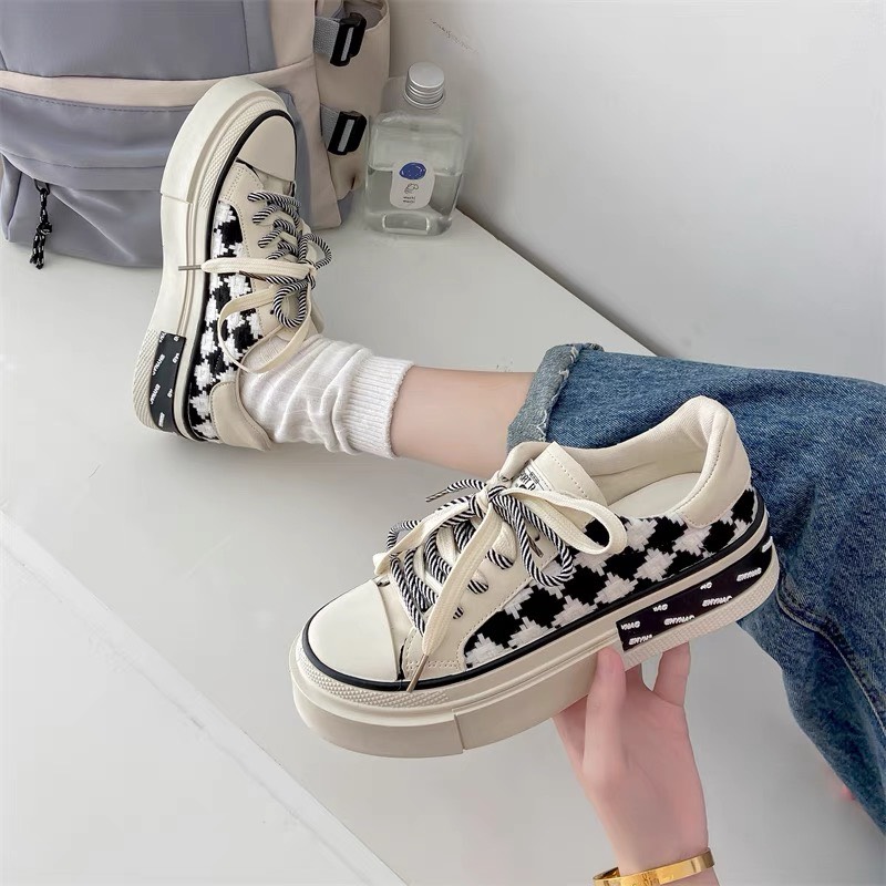 Giày nữ thể thao độn đế phối kẻ AV