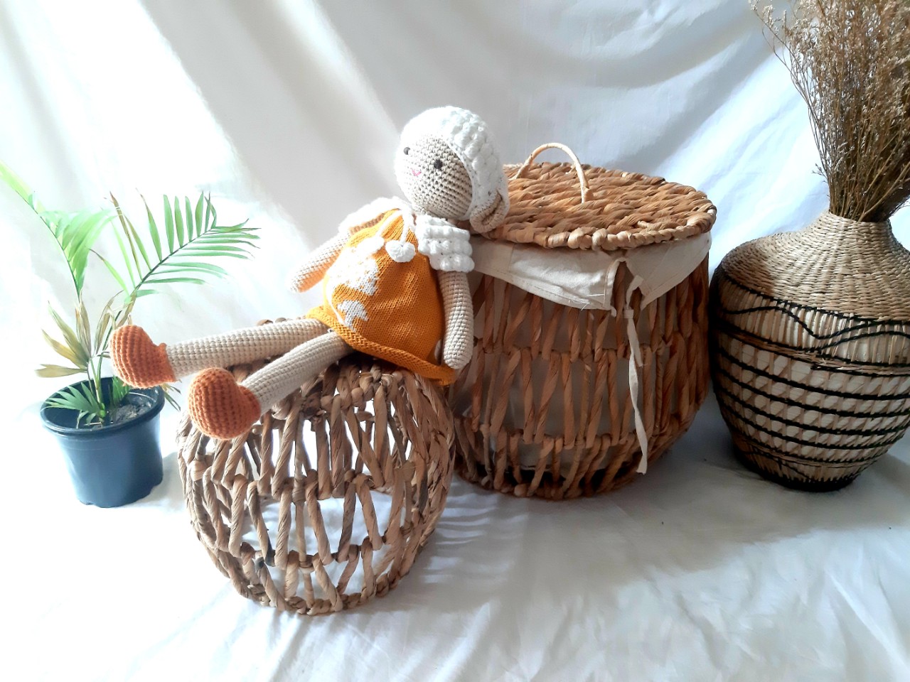Sọt đựng đồ bằng lục bình đan thưa có nắp (có lót vải bên trong)