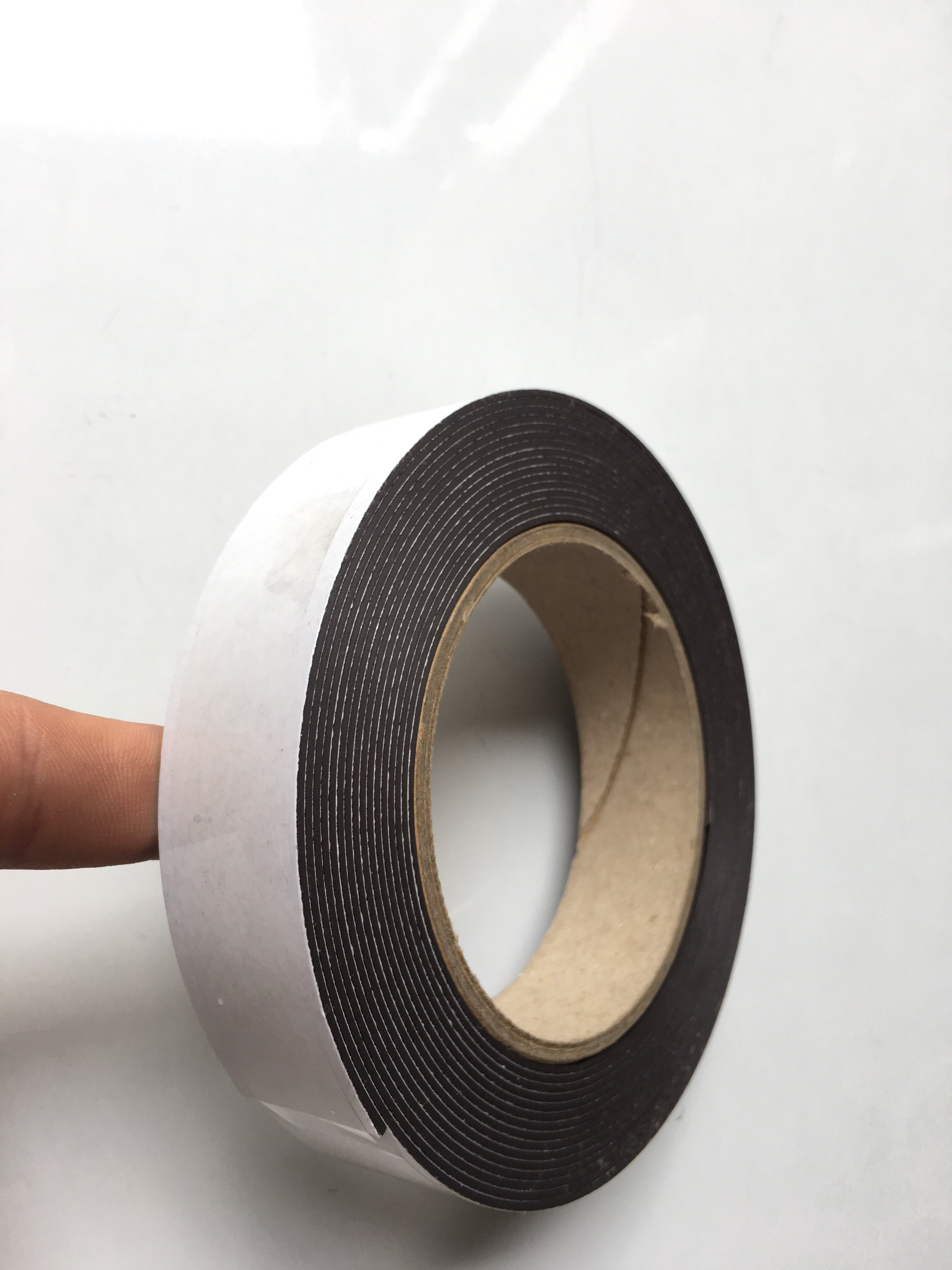 [HCM]Hot Cuộn Nam Châm Dẻo ( Kích Thước 5m x 2.5cm x 1mm) Có Phủ Băng Keo Cao Su Từ Tính