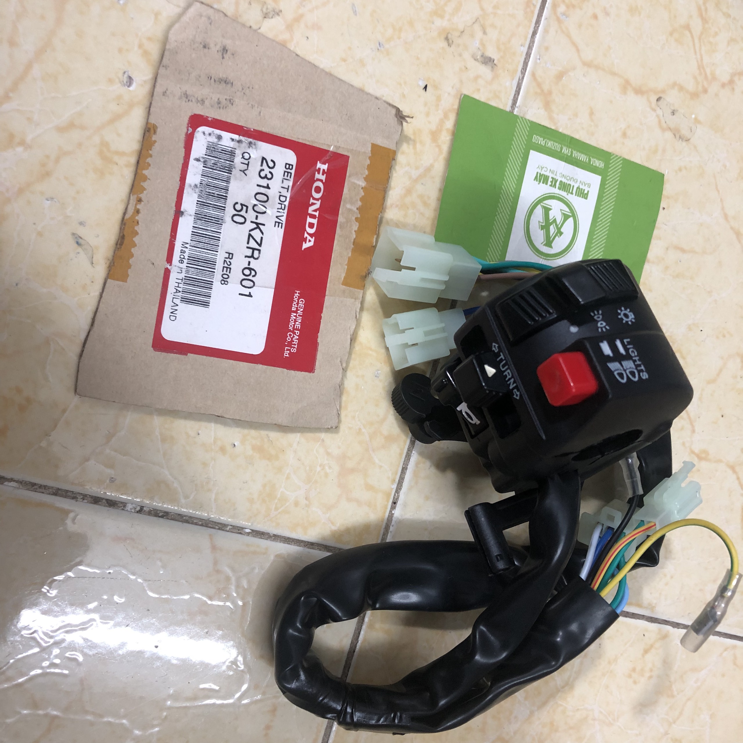 Cùm công tắc Wave đời đầu bên trái