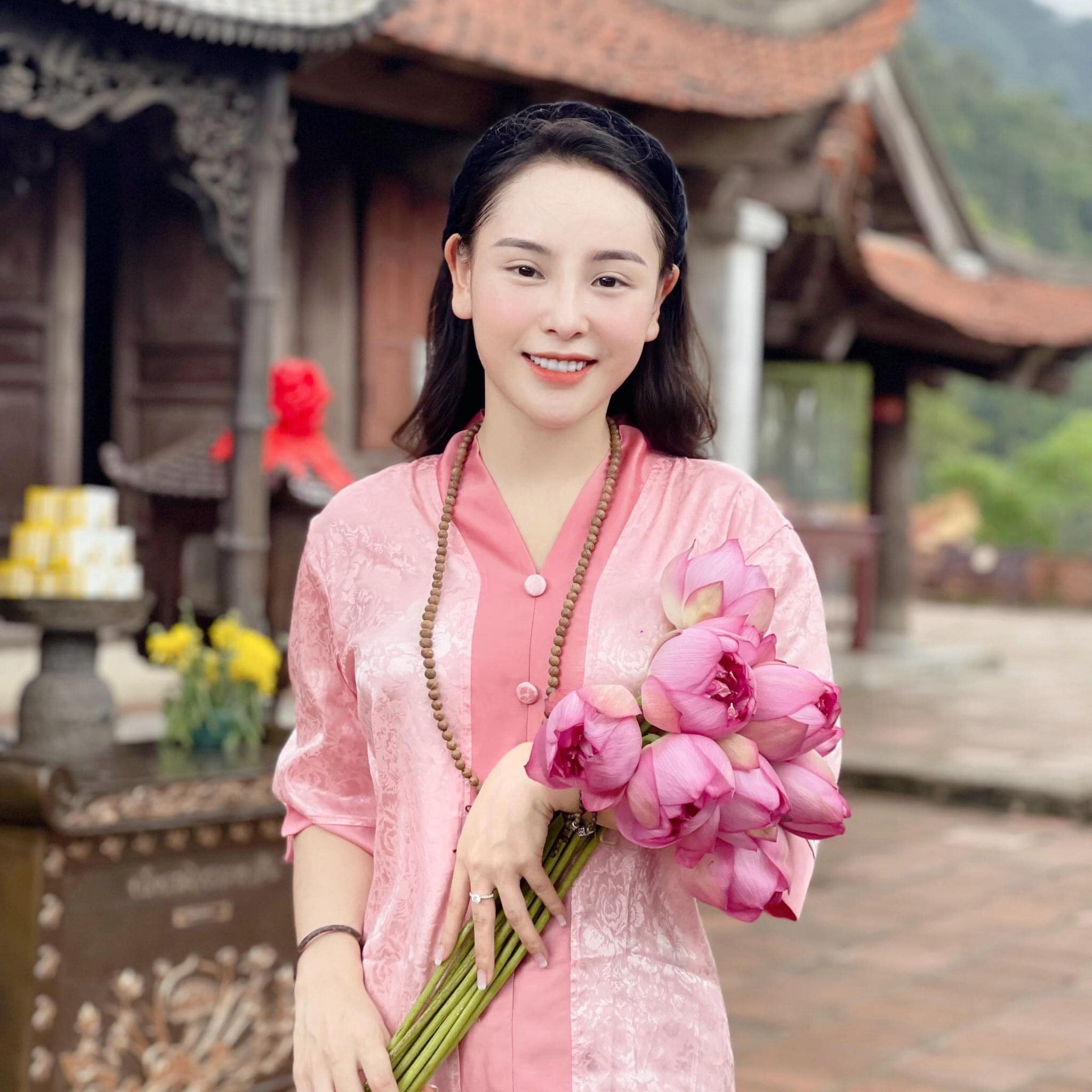 Mẫu gấm Hoa phối viền lụa bà lai G01