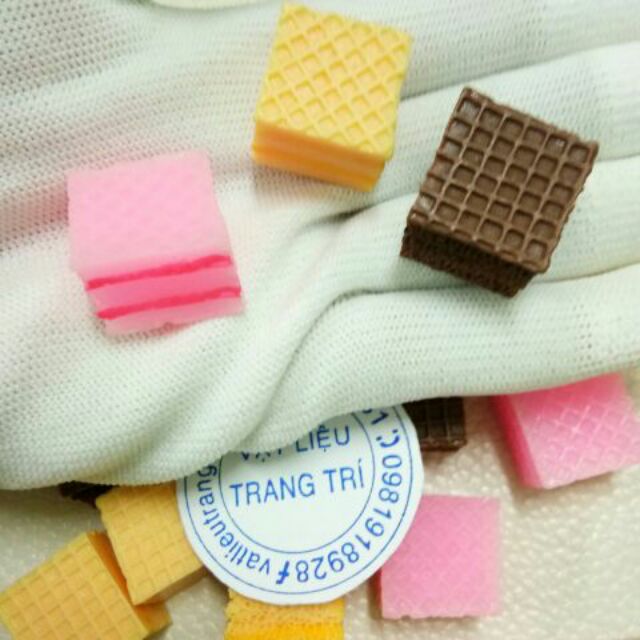 Mô Hình Bánh Xốp Charm Slime