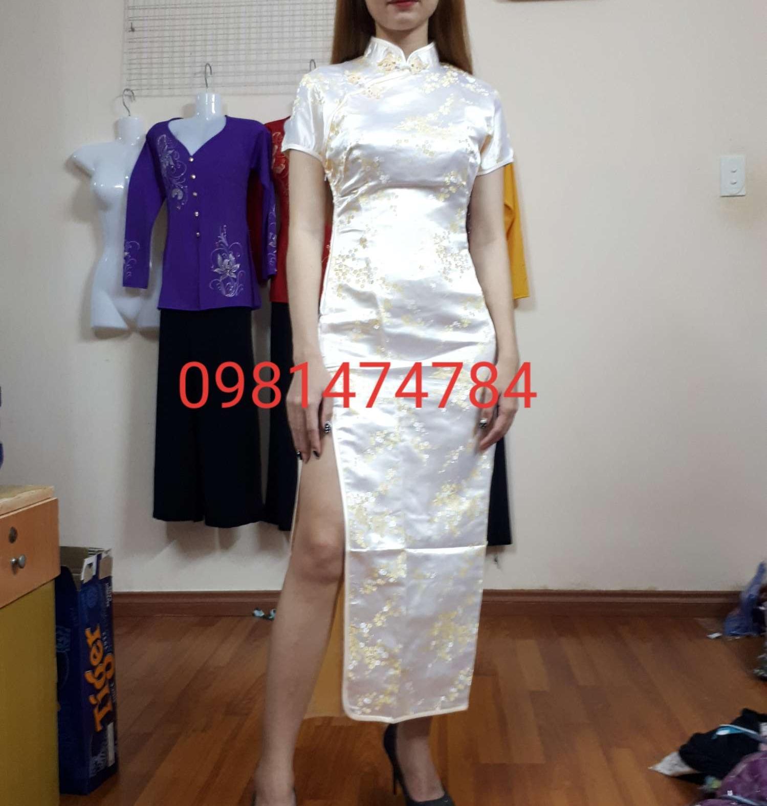 Sườn xám Dài Gấm Vàng nhạt Có HÌNH THẬT
