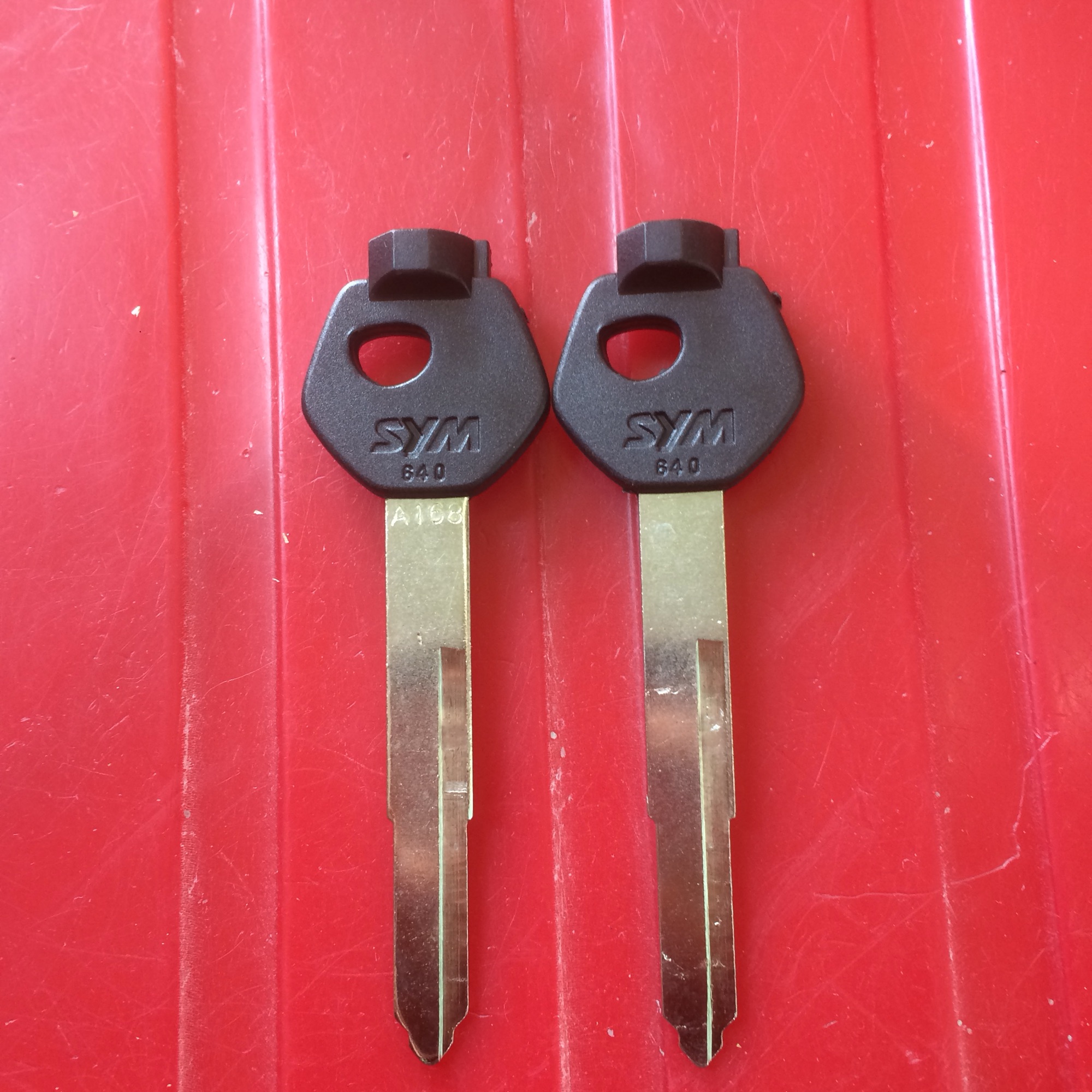 Cặp phôi chìa khoá SYM ( loại dài rảnh trái )