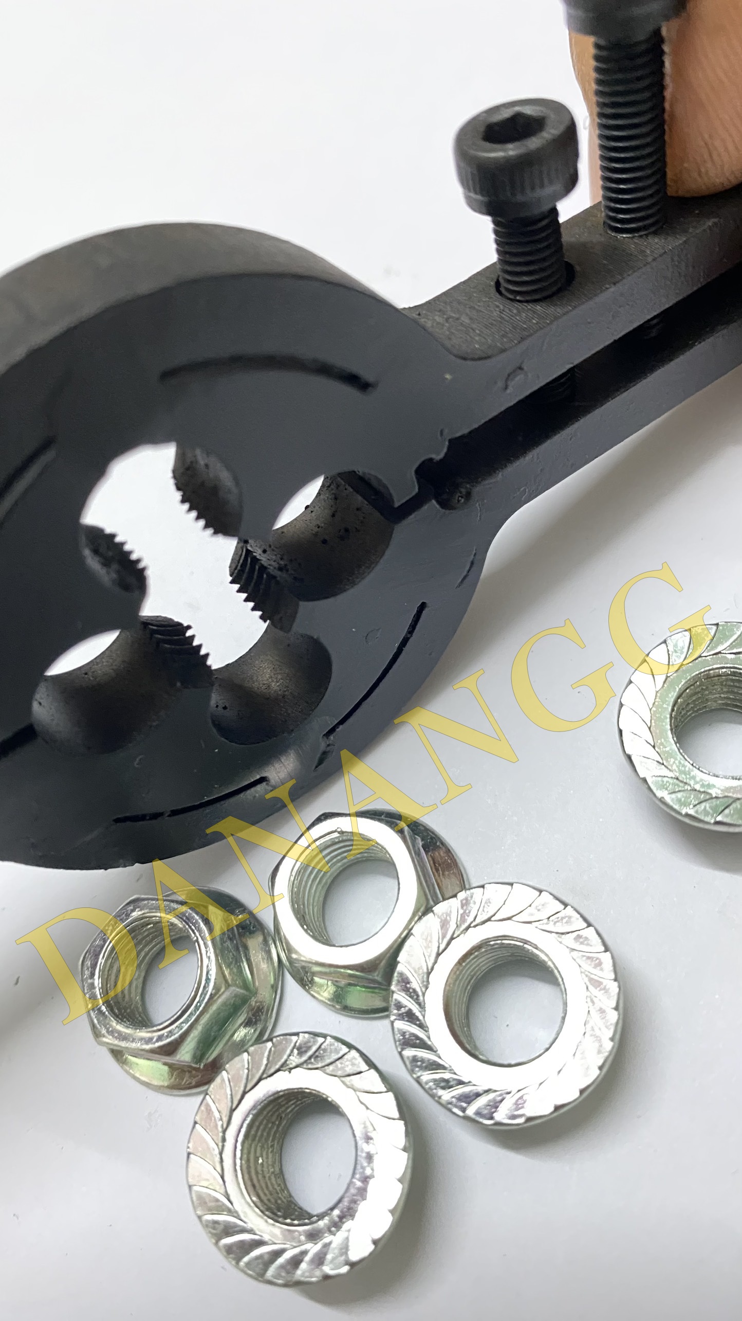 Dual-Axis Tapping Table with 14 mm Opening and Steering Wheel Head Processing