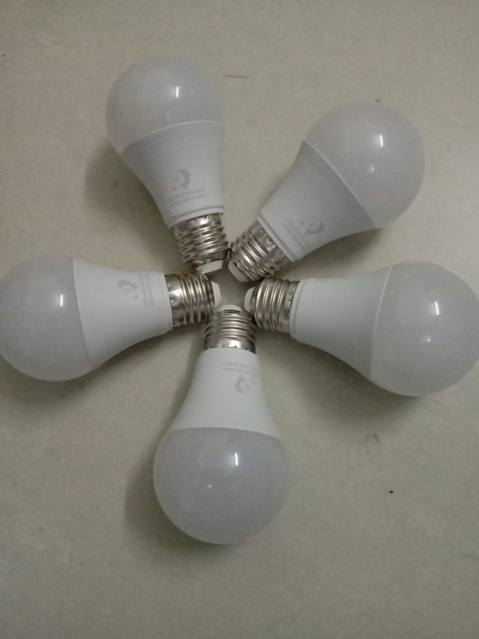 Đèn led bulb 3w đến 7w dùng trang trí ngoài trời