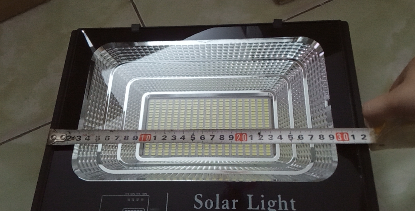 [HCM]Đèn pha năng lượng mặt trời 400W