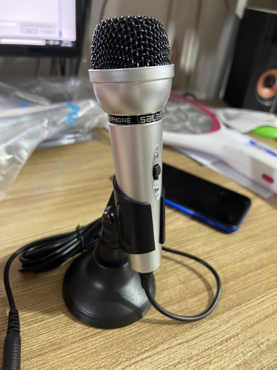 BỘ MIC THU ÂM VÀ CHÂN ĐẾ SALAR M9 CAO CẤP SBC