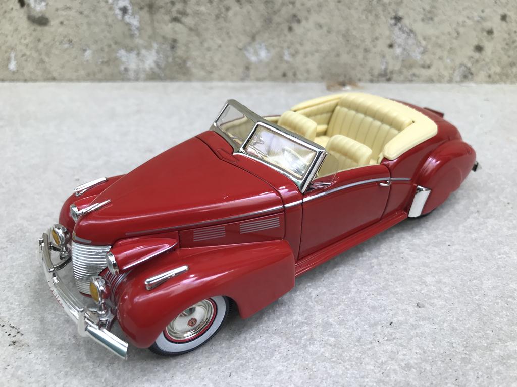 [HCM]Mô hình xe cổ Cadillac Series 62 1940 - 1:32