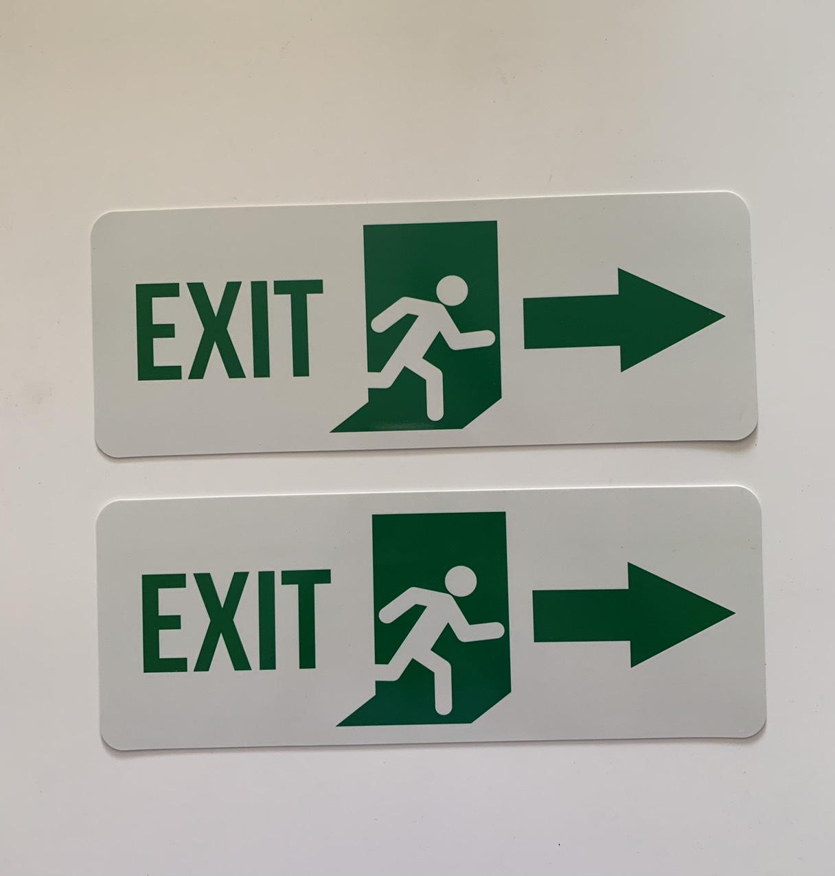 Biển Báo Chỉ Dẫn Lối Ra Phải ,  EXIT Phải  , EXIT Trái 10Cm * 26.5Cm