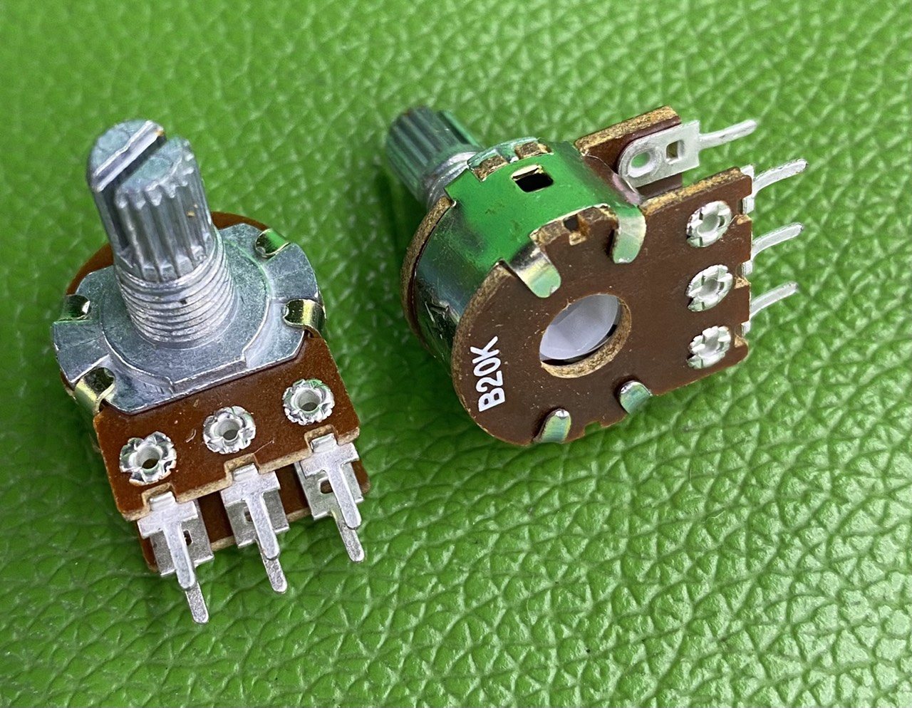 Combo 5 chiếc Biến trở Volum Nấc - khía, triết áp Đôi ( 6 Chân ) - inh kiện điện tử QUỲNH DIỄN