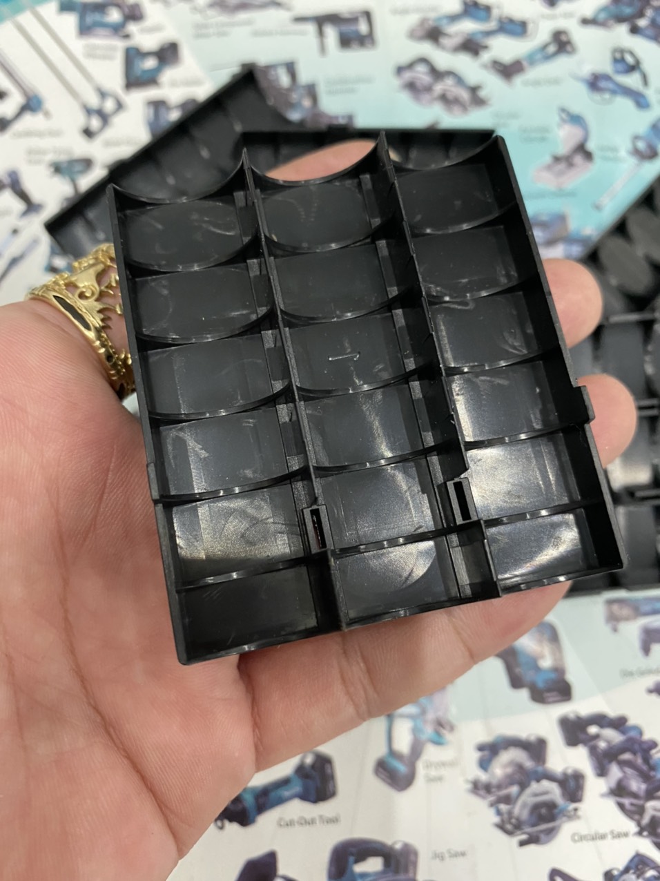 Khay 3s - 2p ngăn cell, giữ và cố định 6 cell pin 18650.
