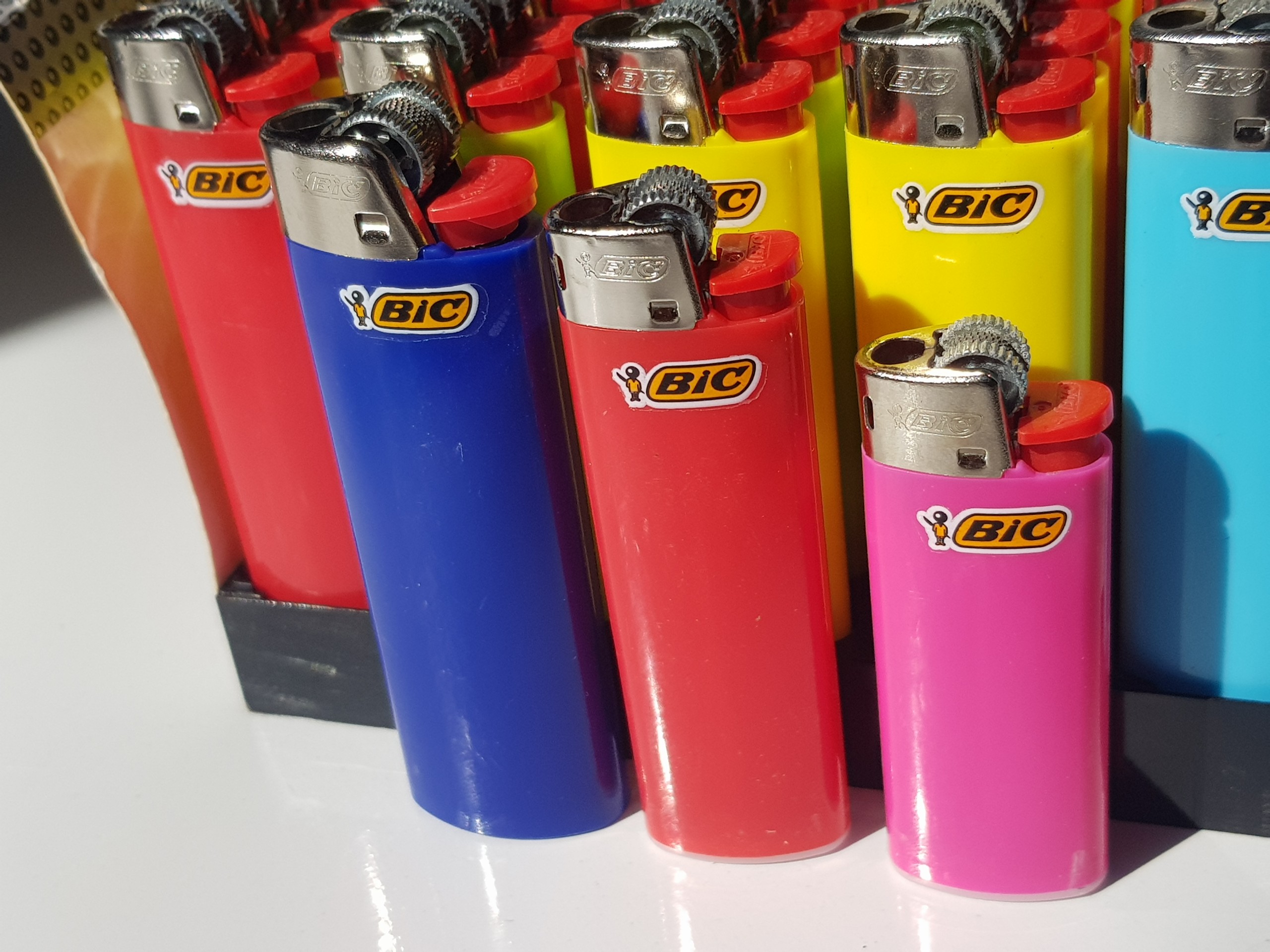 Combo 10 Bật Lửa Đa Sắc Bic J3 - Bình Quẹt Cơ Đá Không Gọng/Đầu Gió/Đa Cấp Năng