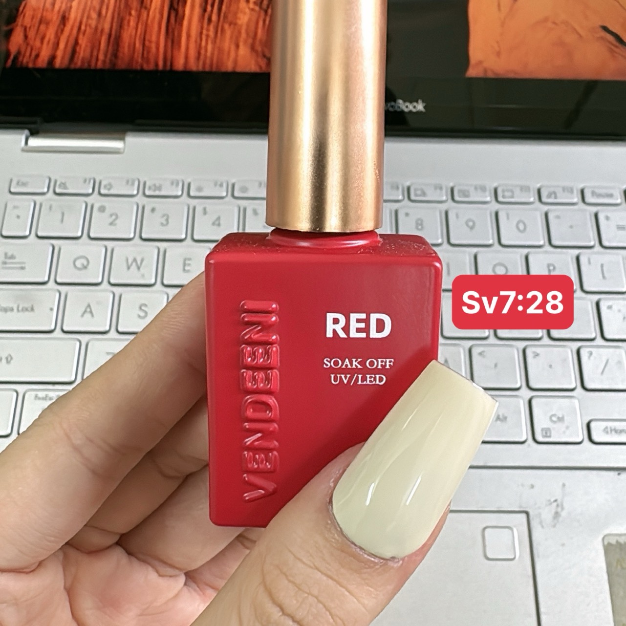 Sơn gel vendeeni chai đỏ ,bóng mướt - tgn937