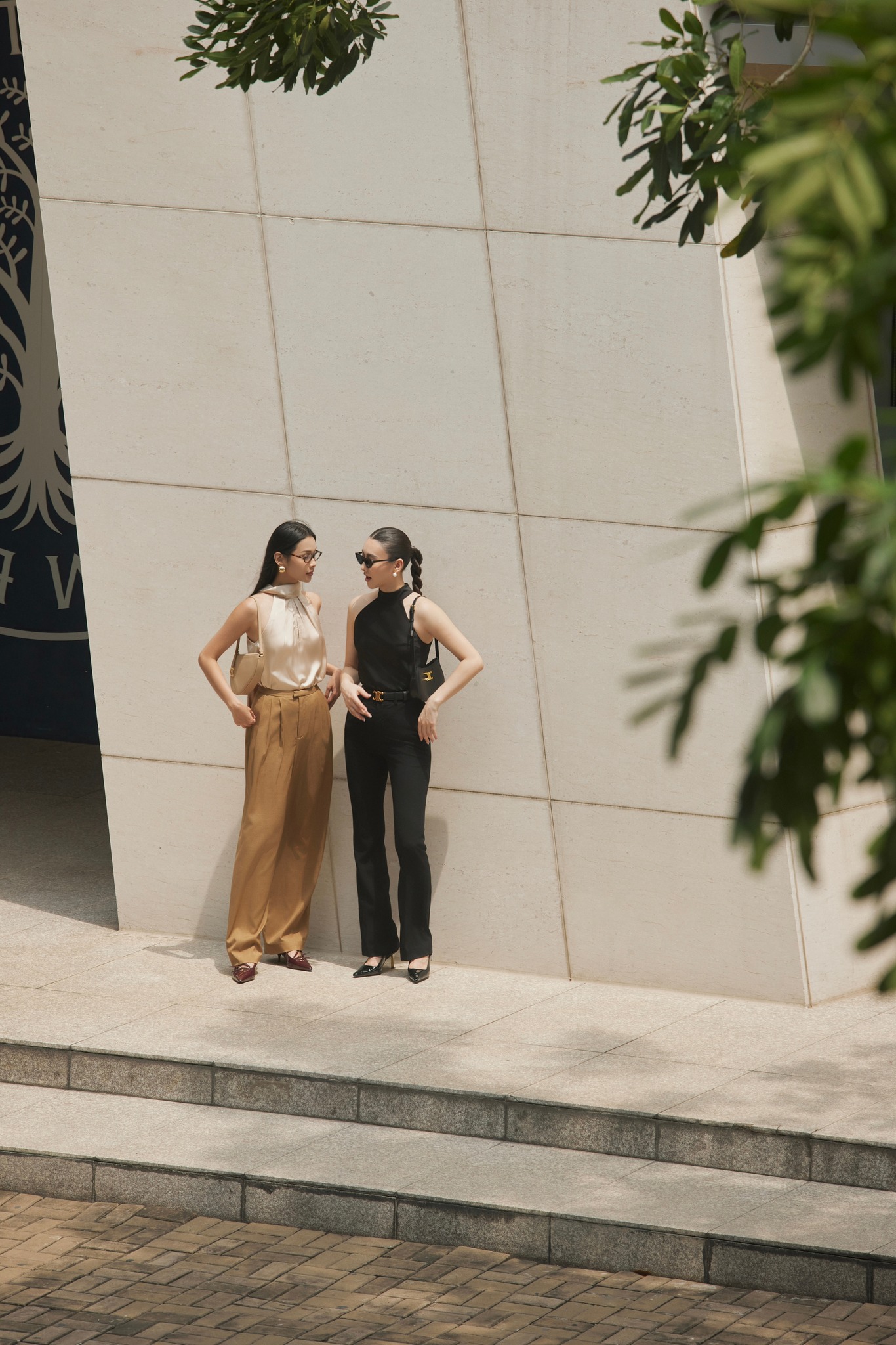 Áo sơ mi lụa đen cổ yếm HUONG BOUTIQUE BSSM58