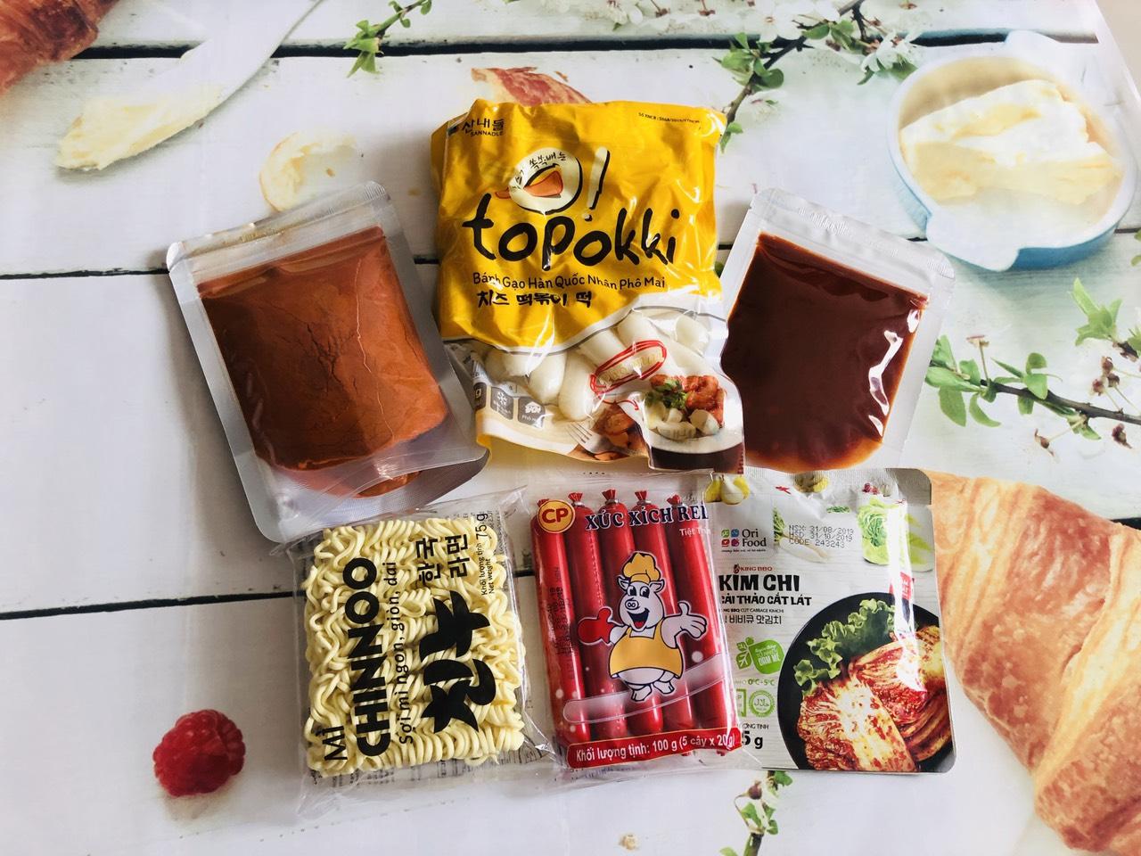 nguyên liệu nấu tokbokki phô mai mì cay (500g tok phô mai mì chinnoo sốt ớt kim chi xúc xích)