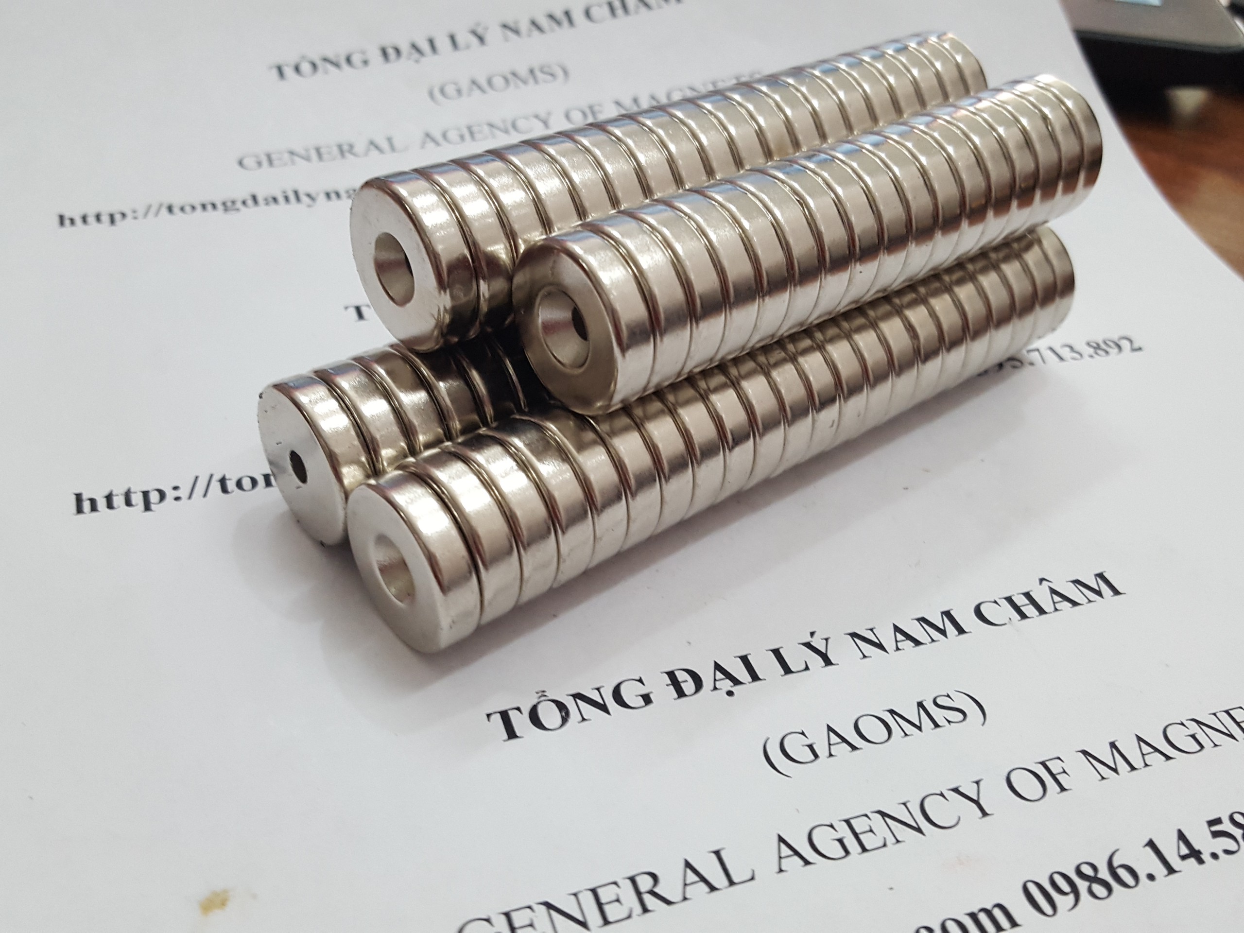 5 viên nam châm 20x5mm có lỗ vát bắt vít