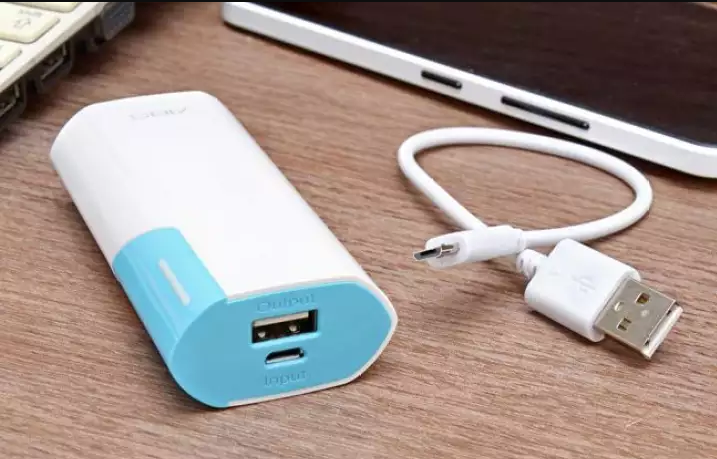 Cuc sac pin dự phòng arun 5.600mah siêu rẻ