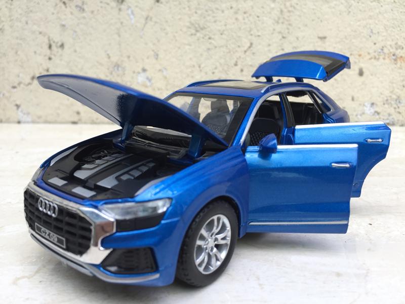 [HCM]Mô hình xe ô tô AUDI Q8 1:32