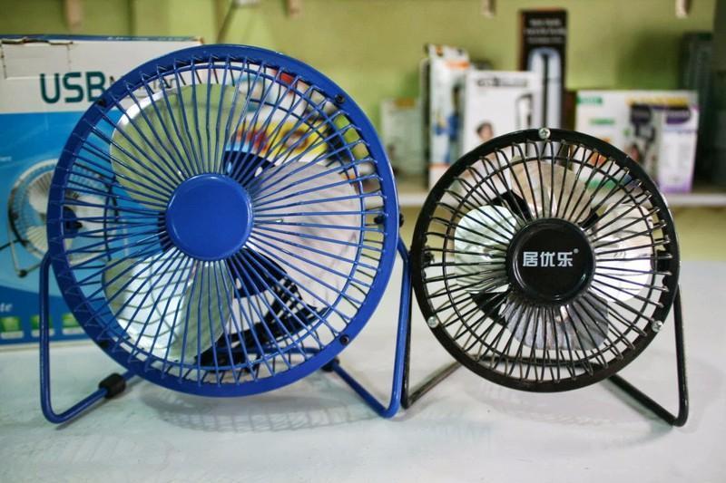 Quạt mini lồng sắt Lileng loại lớn 819 (Đường kính cánh quạt 15cm)