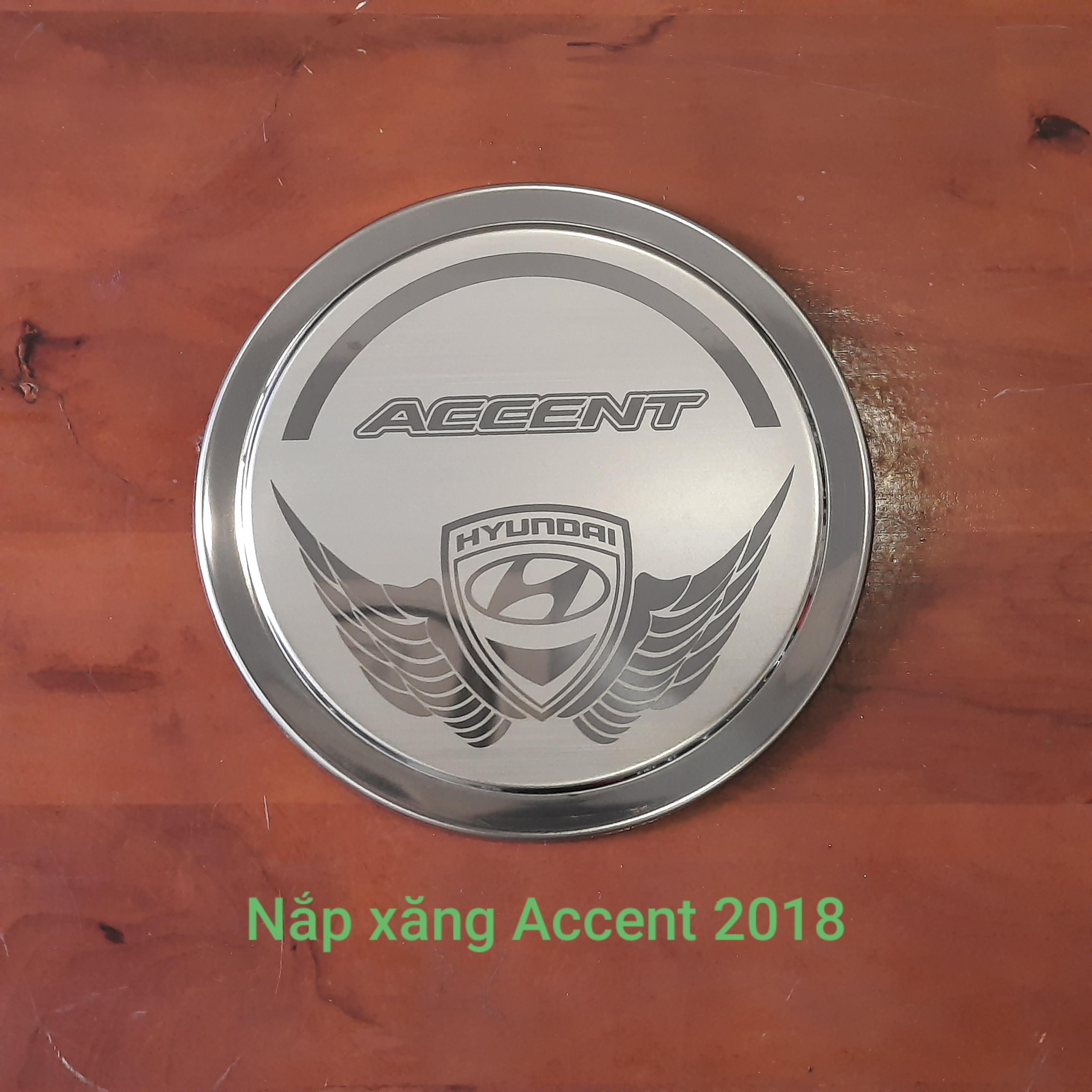 Ốp inox nắp bình xăng hyundai accent 2018