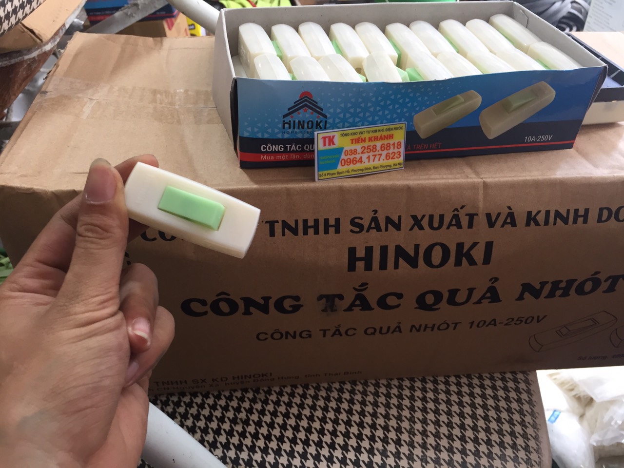 Công tắc quả nhót/dạ quang Hinoki 10A-250V