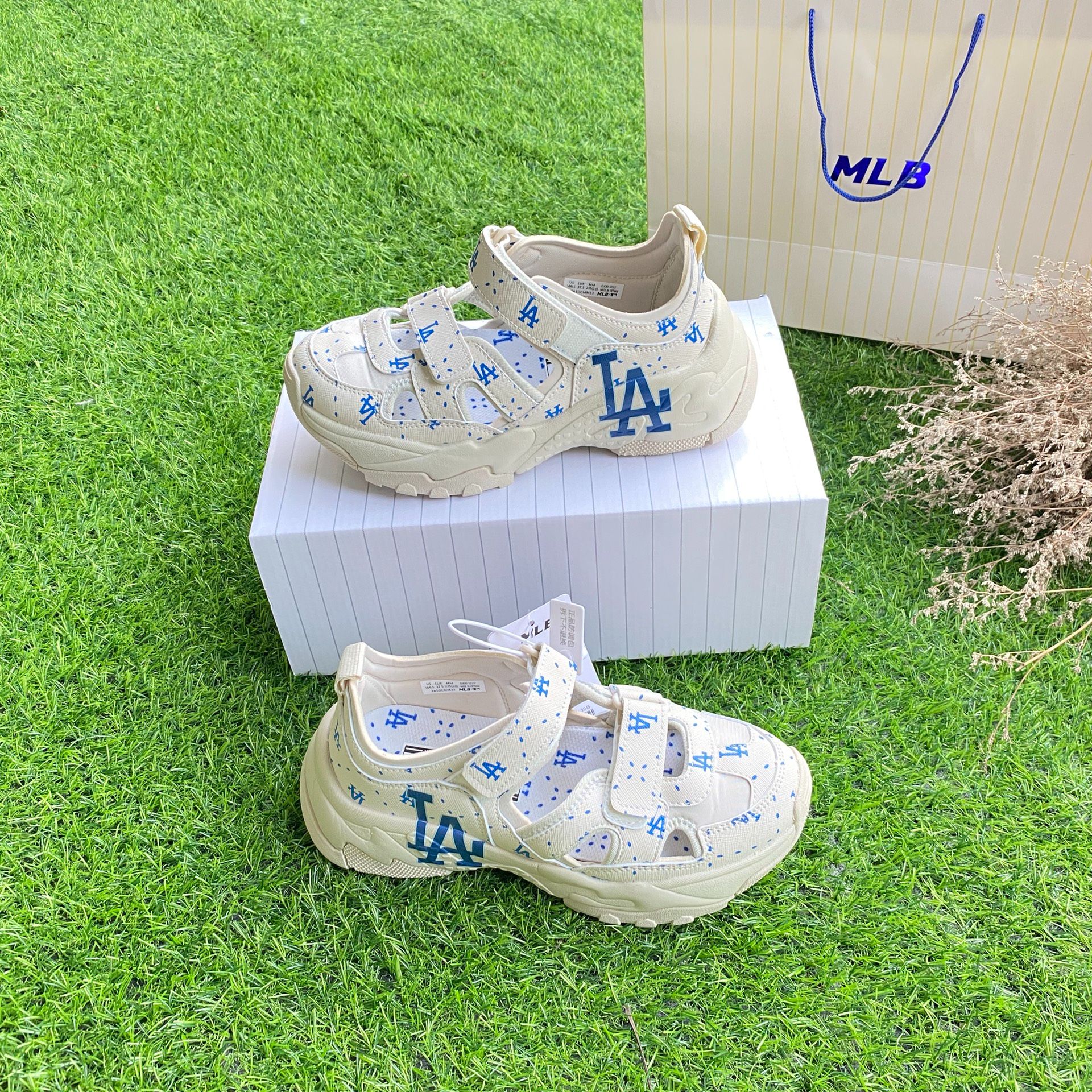 MLB LA Logo Sandals White Cream Sandals with Black Lettering Cream color  available in sizes 3643  MixASale