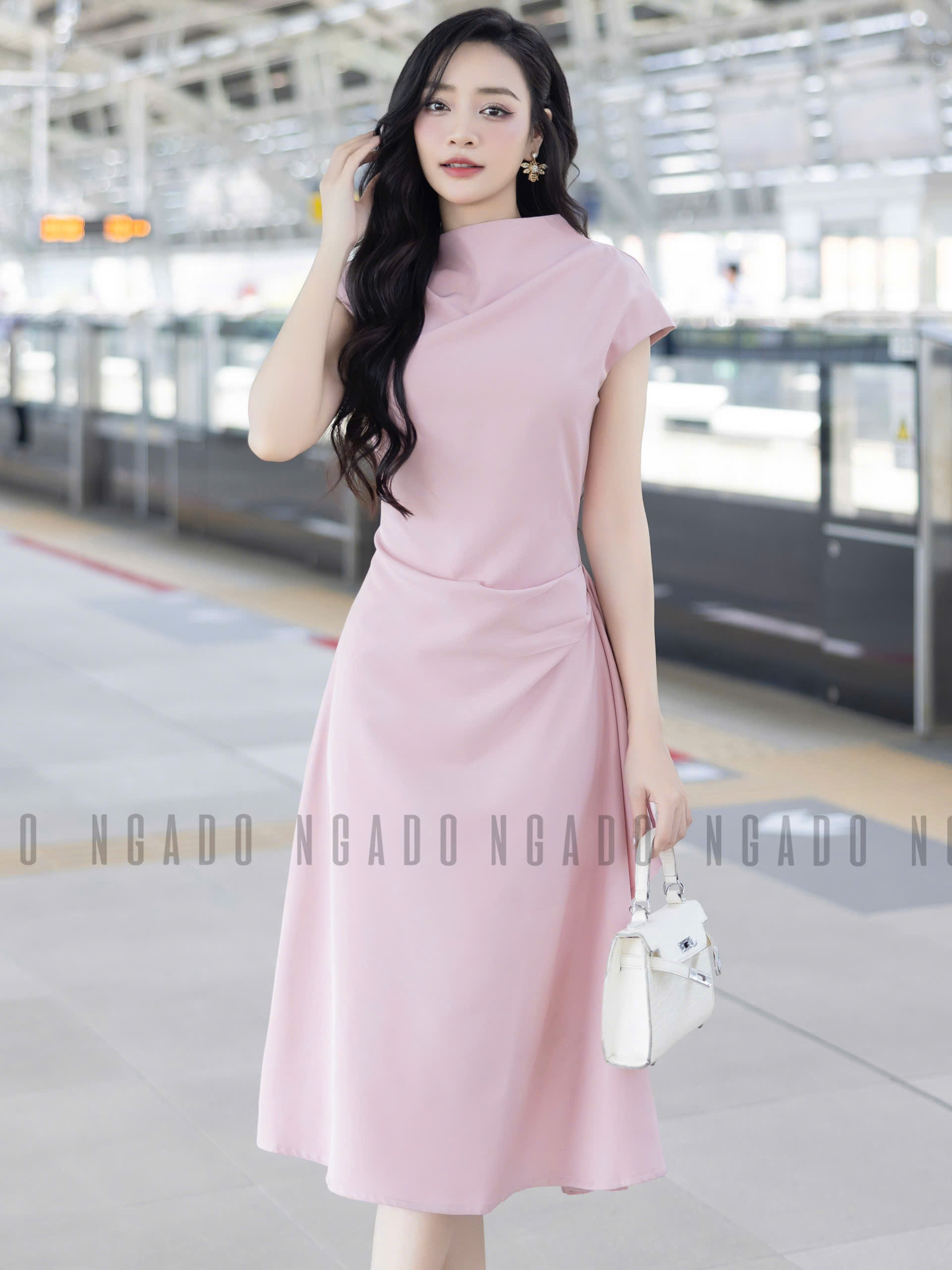 [30.10 - Nhập FALAZLIVE02 giảm 200K] Đầm hồng cổ cao vạt xéo NGADO